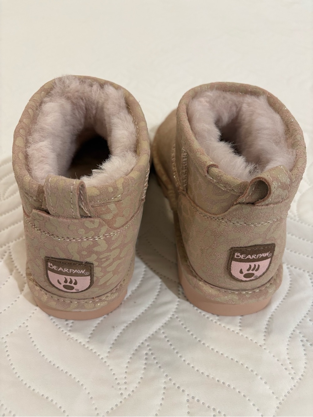 Bearpaw Women’s Shorty Winter Boots Pink Leopard Glitter – Size 8